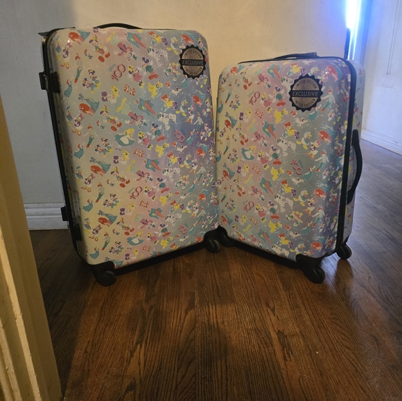 Other - Disney100 luggae
